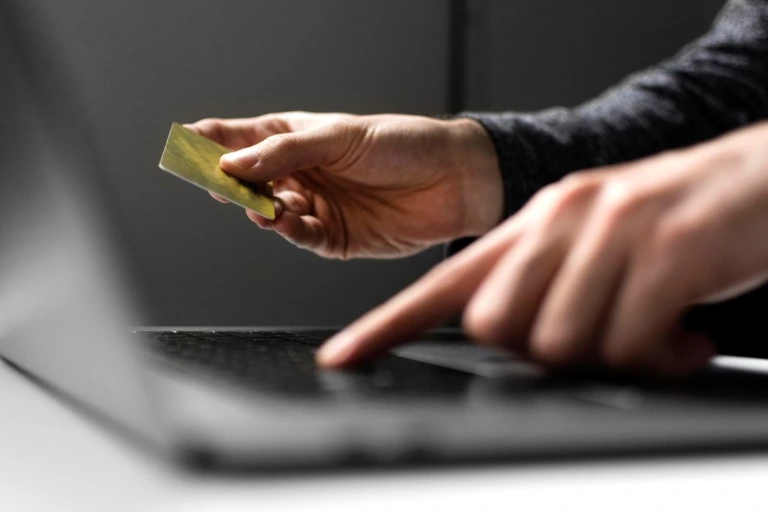 Las tarjetas de crédito concentran el mayor riesgo de fraude para comercios electrónicos en Colombia